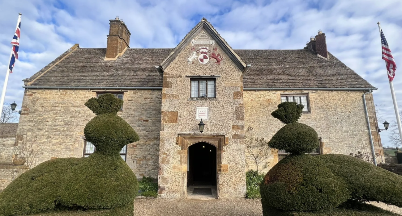 Sulgrave Manor entrance